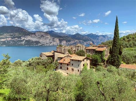 Campo di Brenzone: villaggio medievale tra Lago di .